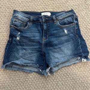 Carly Jean Los Angeles Revy Dark Wash Short. Size M.